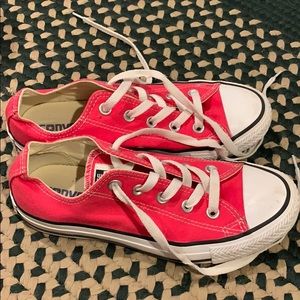 COPY - Converse Chuck Taylor’s - red - size 6